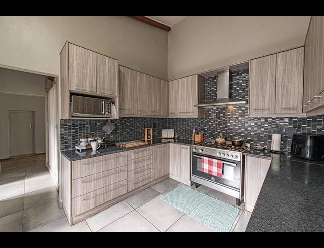 4 BEDROOM HOUSE FOR SALE IN RIVIERSONDEREND